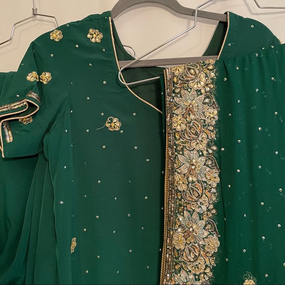 Green & Gold Salwar Kameez – Heavy Beadwork, Size 40 - Picture 3 of 6